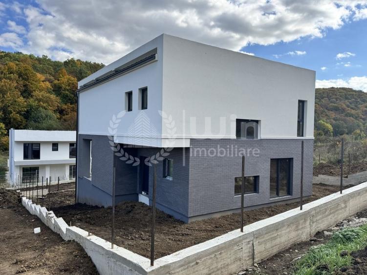 Casă individuală cu 4 camere cu Garaj în Mănăștur