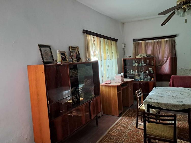 Casă cu 4 camere în Central