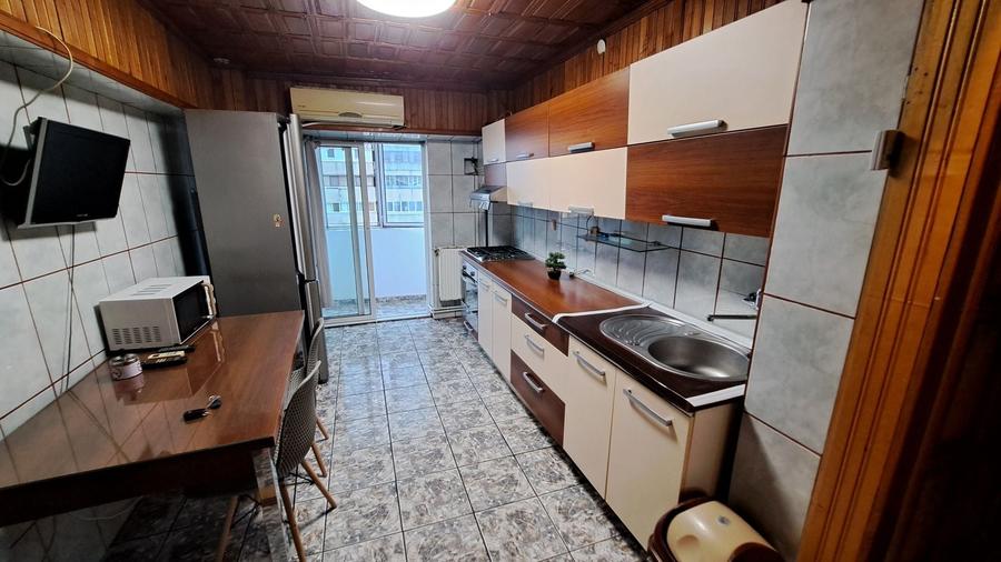 Apartament cu 3 camere decomandat în Central