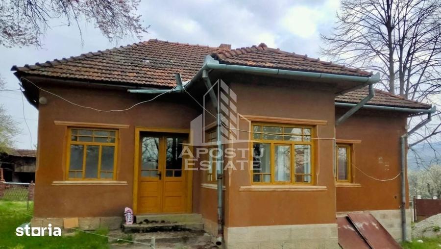 Casă cu 4 camere cu Teren 1079 Mp în Vârfurile