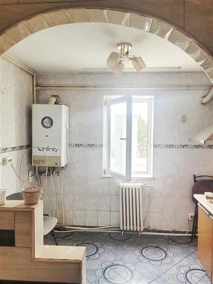 Apartament cu 3 camere semidecomandat în 9 Mai