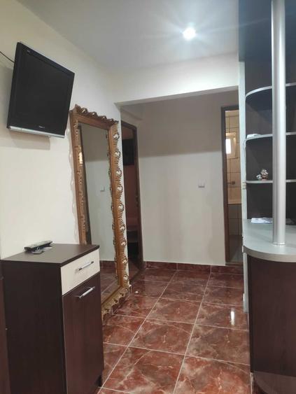 Apartament cu 3 camere decomandat în Exterior Vest