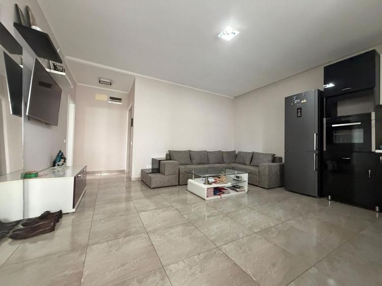 Apartament cu 3 camere decomandat, mobilat în Dumbrăvița