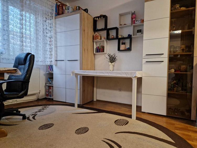 Apartament cu 3 camere decomandat în Micro 16