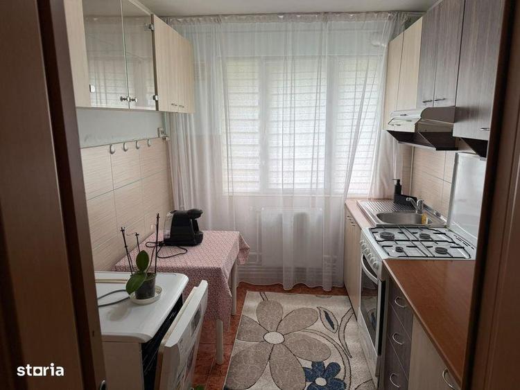 Apartament cu 3 camere semidecomandat, mobilat în Tătărași