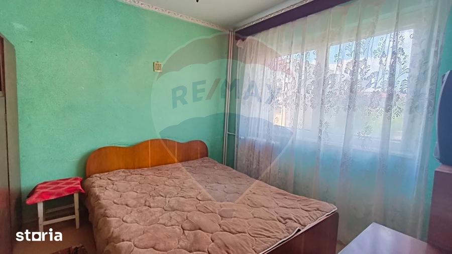 Apartament cu 3 camere decomandat în Micro 17