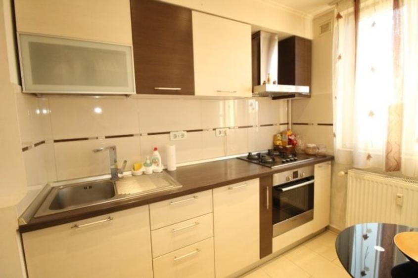 Apartament cu 3 camere semidecomandat, mobilat în Alexandru Obregia