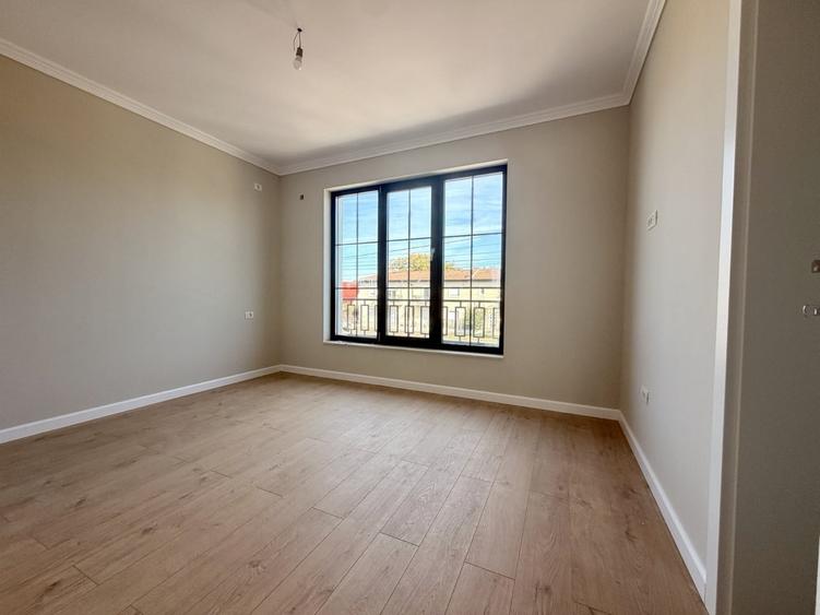 Duplex cu 5 camere cu Canalizare în Dumbrăvița