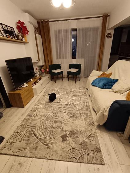 Apartament cu 3 camere semidecomandat în Central
