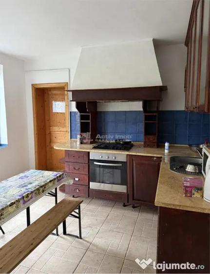 Casă cu 10 camere cu Teren 300 Mp în Centrul Istoric