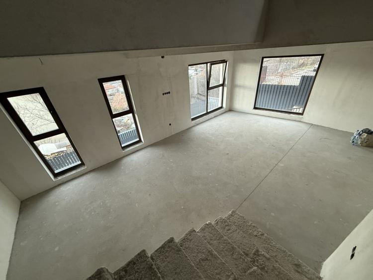 Duplex cu 3 camere cu Canalizare în Iris