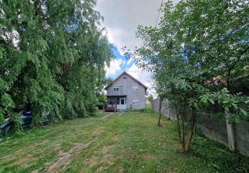 Casă cu 5 camere în Sânmihaiu Român