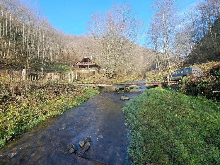 Casă cu 1 camere cu Teren 1490 Mp în Șugag