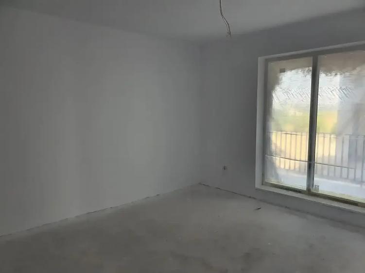 Apartament cu 2 camere decomandat în Titan