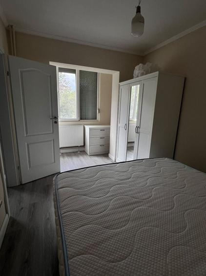 Apartament cu 3 camere semidecomandat în Nufărul