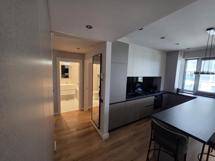 Apartament cu 3 camere semidecomandat în Central