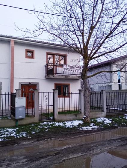 Duplex cu 5 camere cu Canalizare în Beceni