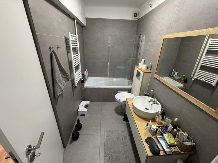 Apartament cu 3 camere semidecomandat, mobilat în Dacia