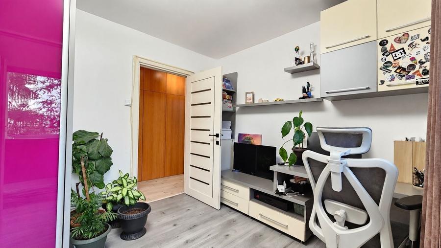 0% comision! Apartament cu 3 camere, etaj 3 din 4, Piața Zorilor - 8