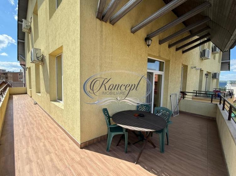 Apartament cu 4 camere semidecomandat, mobilat în Zorilor