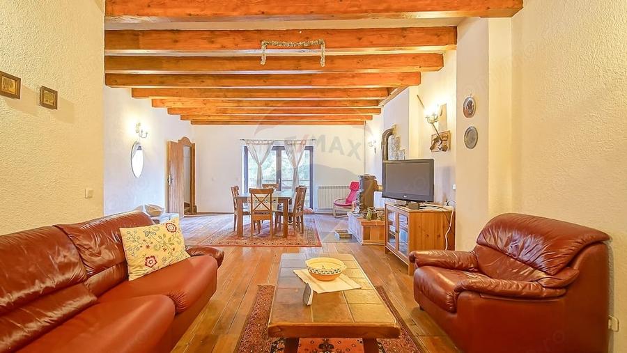 Casă cu 16 camere cu Teren 1368 Mp în Timișu de Sus