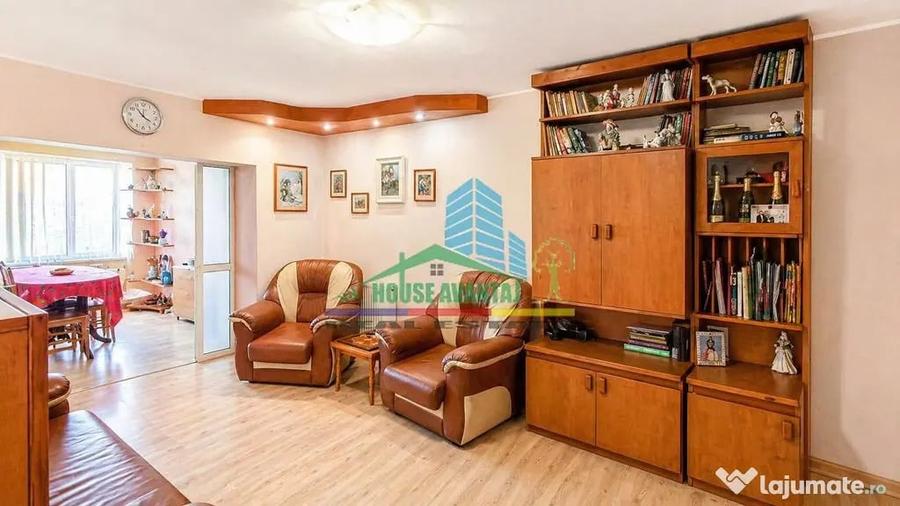 Apartament cu 3 camere decomandat în Central