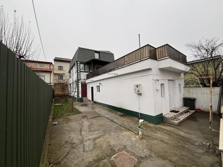 Casă individuală cu 8 camere cu Teren 265 Mp în Brâncoveanu