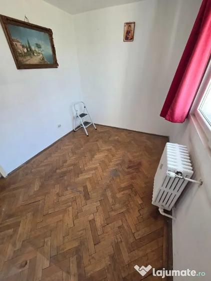 Apartament cu 3 camere semidecomandat în Domenii