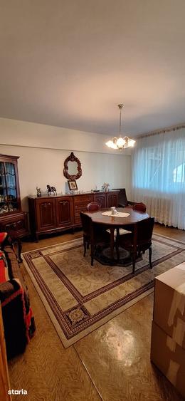 Apartament cu 4 camere decomandat în Pantelimon