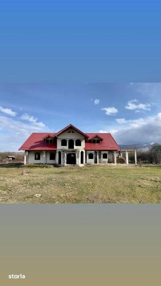 Teren de 5350 mp, în Iara