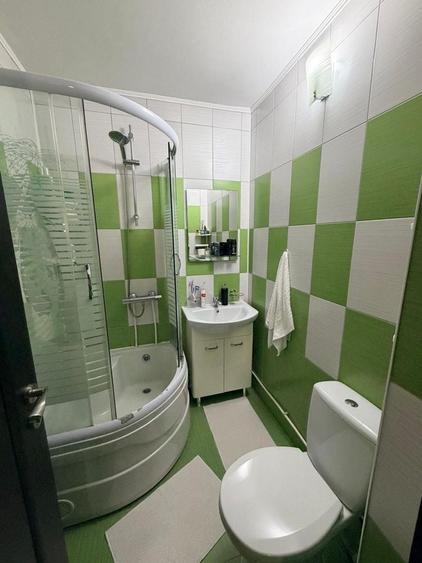 Apartament cu 3 camere decomandat în Coman