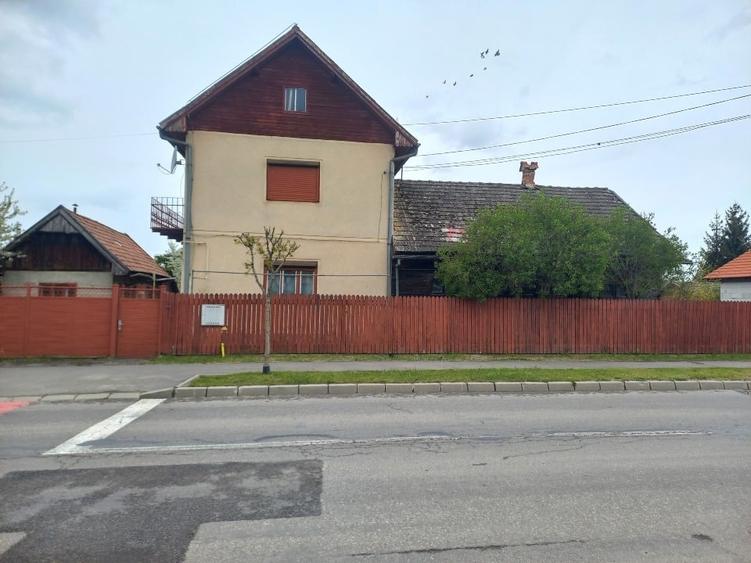 Casă individuală cu 4 camere cu Canalizare în Central