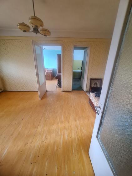 Apartament cu 2 camere semidecomandat în Ultimul leu