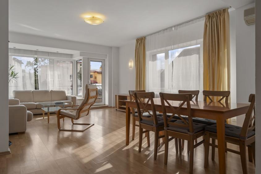 Apartament cu 3 camere, mobilat în Primăverii