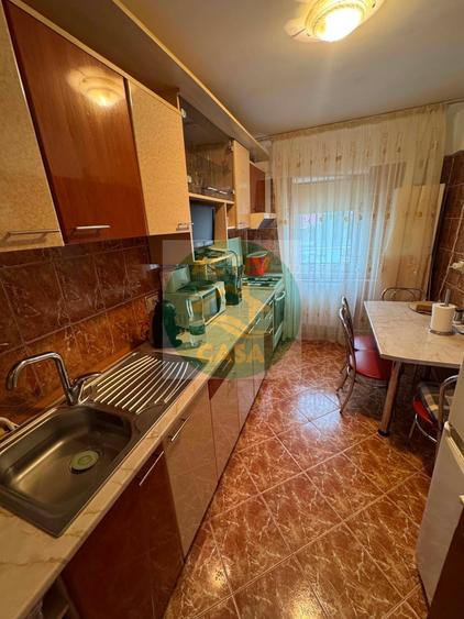Apartament cu 3 camere decomandat în Est