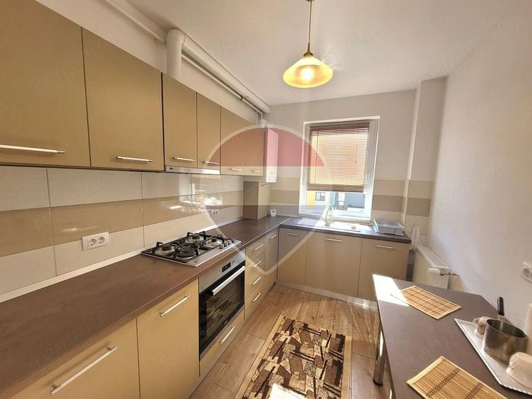 Apartament cu 2 camere decomandat în Tractorul