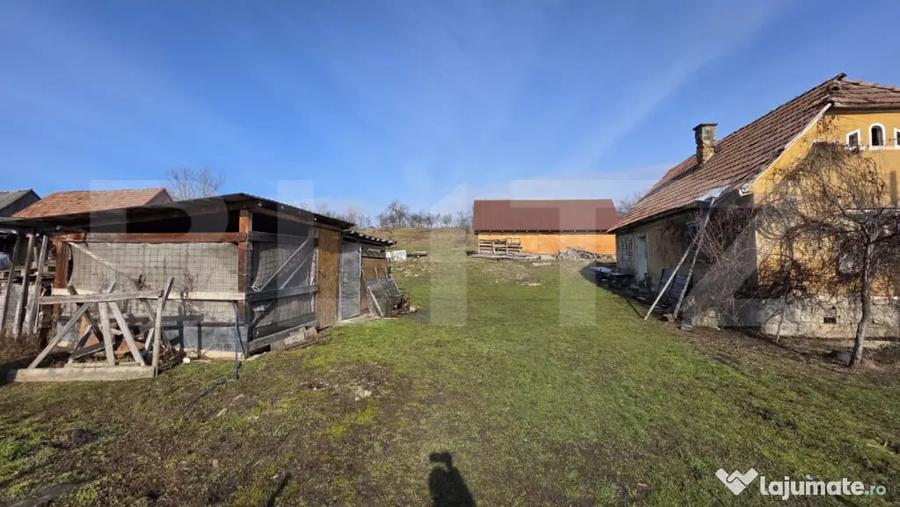 Casă cu 2 camere cu Teren 3800 Mp în Central