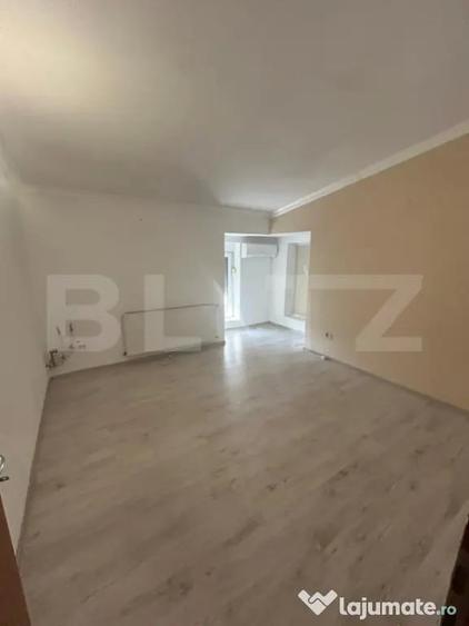 Apartament cu 5 camere semidecomandat în Dumbrăvița