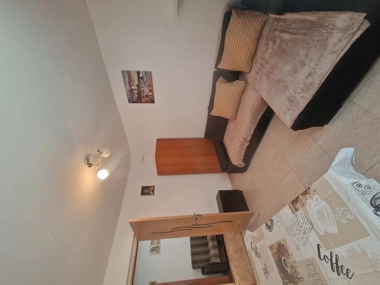 Casă cu 2 camere cu Teren 20 Mp în Piața Veche