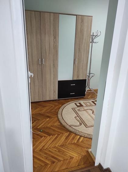 Apartament cu 3 camere decomandat în Exterior Vest