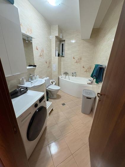 Apartament cu 2 camere decomandat în Titan