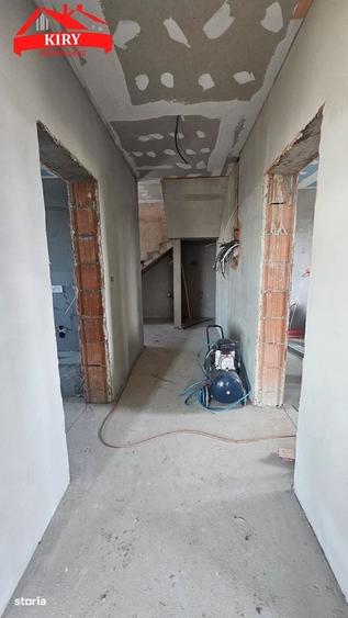Casă cu 4 camere în Zimandcuz
