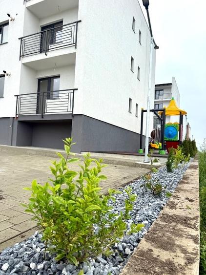 Apartament cu 4 camere semidecomandat în Ipotești