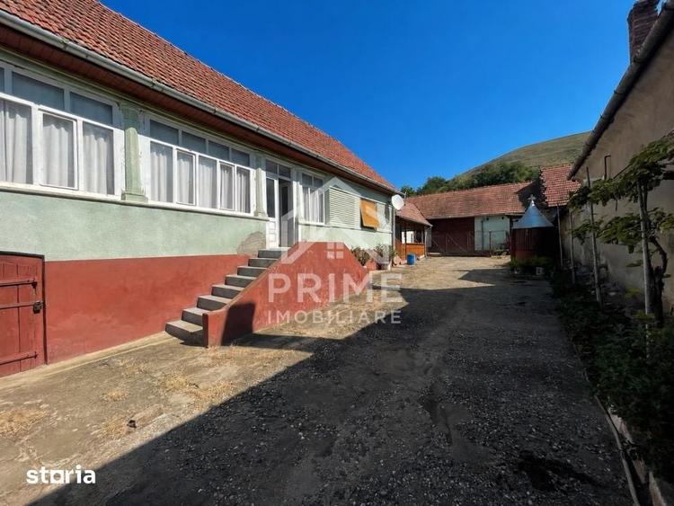 Casă cu 4 camere cu Teren 1400 Mp în Dos