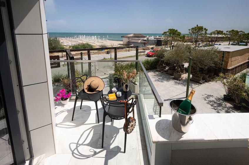 Apartament cu 3 camere decomandat în Mamaia-Sat