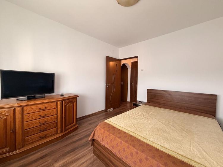 Apartament cu 3 camere în Crângași