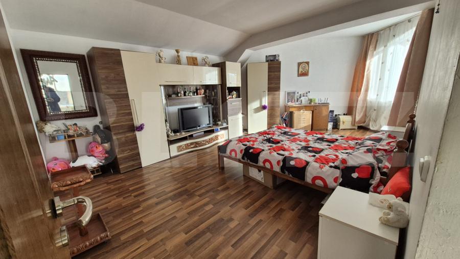 Casă cu 5 camere cu Teren 496 Mp în Cloșca