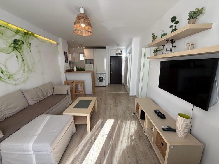 Apartament cu 2 camere semidecomandat, mobilat în P-ța Universității