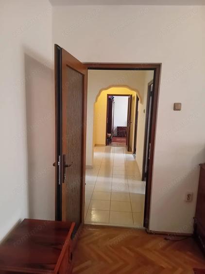Apartament cu 3 camere decomandat în Micro 21