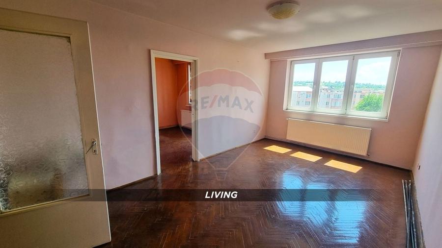 Apartament cu 3 camere semidecomandat, mobilat în Central